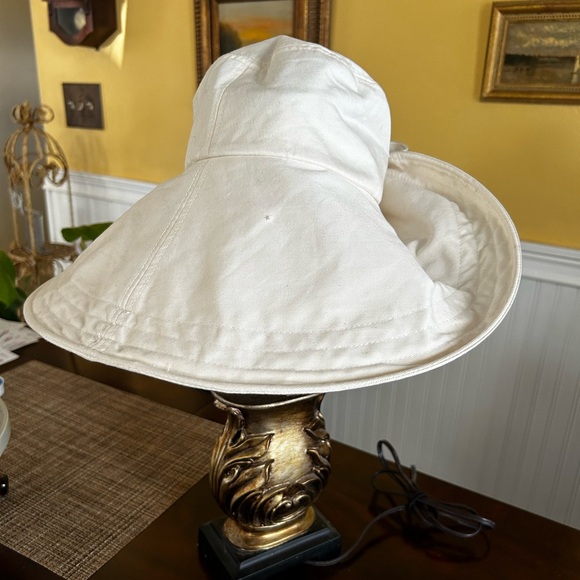 “Something Special” White Large 100%Cotton Sun Hat w/Adorable Back Bow - Picture 1 of 8